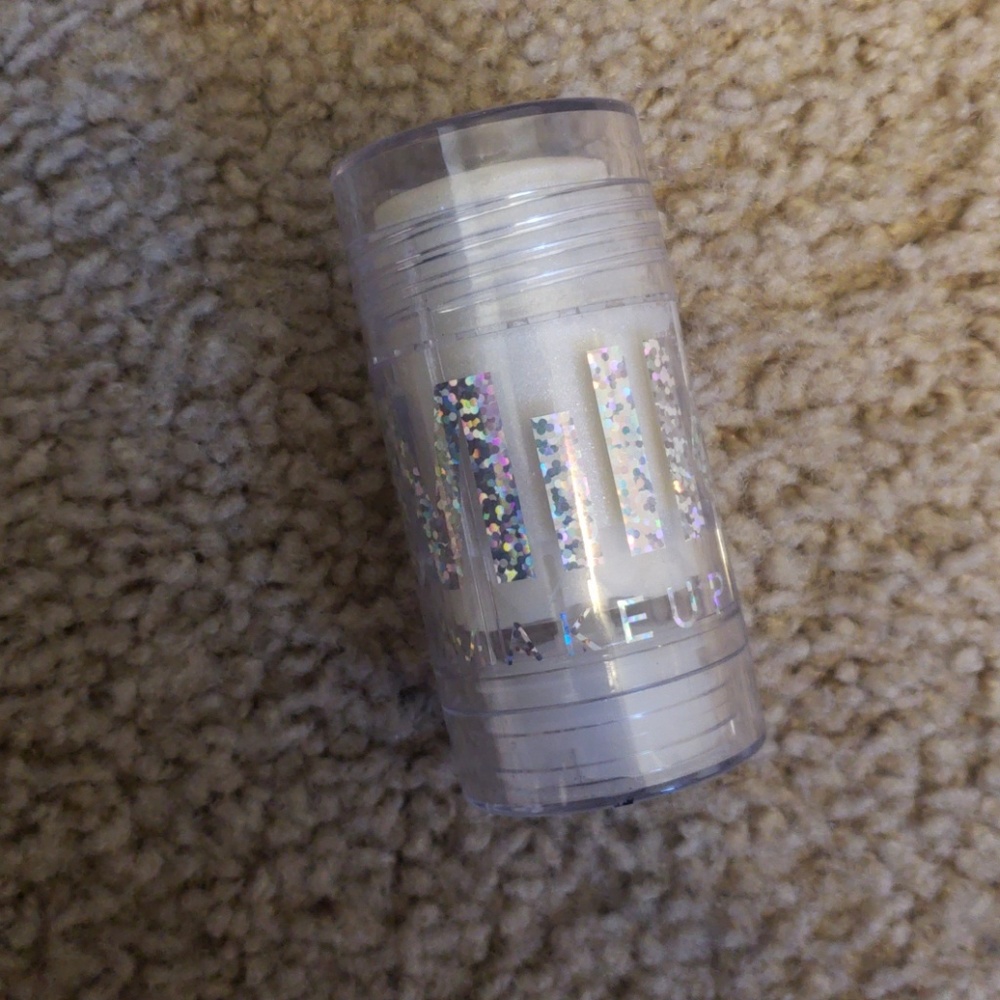 Milk makeup techno highlighter